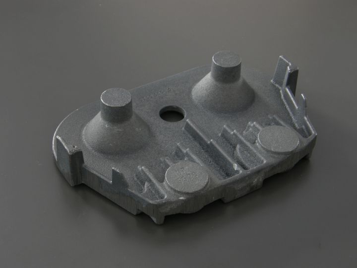 Odlitek z tvárné litiny odlévaný do pískové formy za použití strojního formování